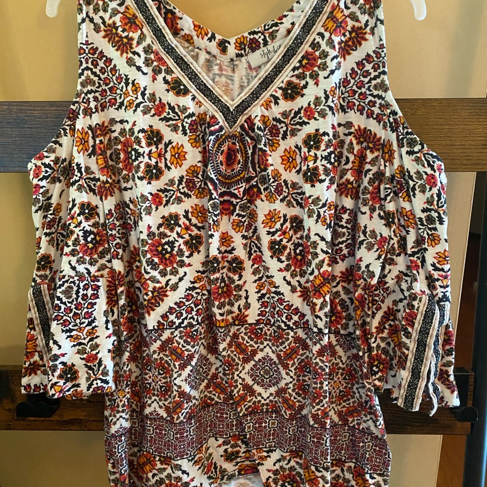 Cold shoulder, fall design top